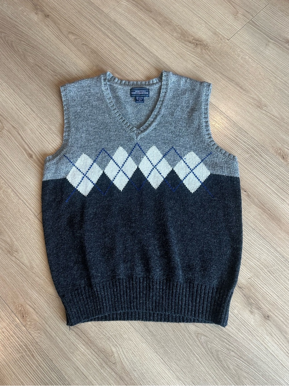 Mervins Men's Gray & Charcoal Argyle V-Neck Sweater Vest - wool 15%